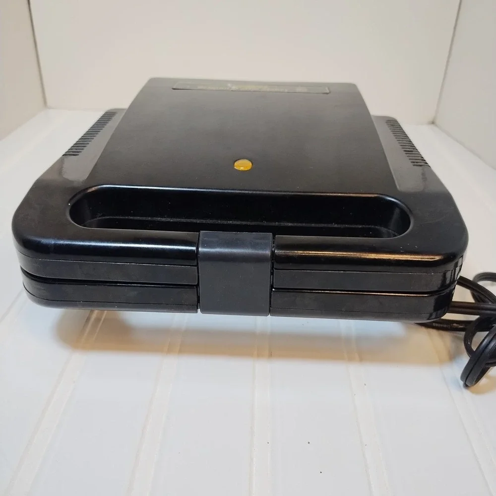 Salton Belgian Waffle‎ Maker - WM-4A - 120V - Nonstick Tested Working Vintage